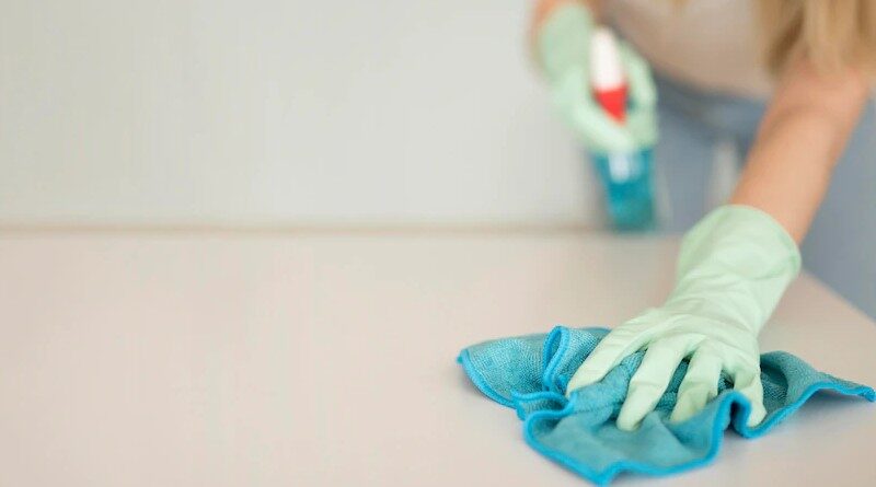 Cómo elimnar el moho del baño y la cocina