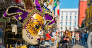 Máscara de carnaval. La relación entre las tradiciones y costumbres con los mitos.