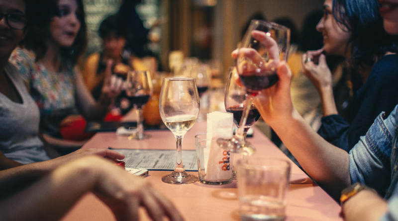 Clientes en un bar